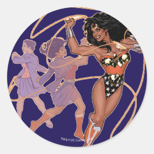 Pegatina Redonda Transformación de Diana Prince, Mujer Maravilla