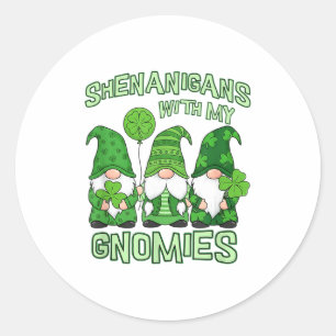 Pegatina Redonda Travesuras con gnomies día de san patricio gnomo
