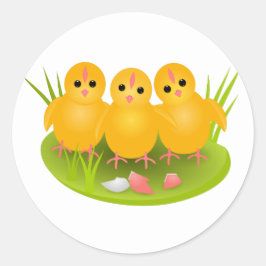 Pegatina Redonda Tres gallinas amarillas felices de Pascua