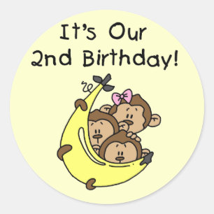 Pegatina Redonda Trillizos 2 - Dos niños/ una camiseta Chica