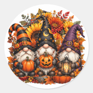 Pegatina Redonda Trío de Gnomos de Halloween Adorables con Calabaza