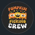 Pegatina Redonda Tripulación de Calabaza 2024 Funny Cousin Crew Hal<br><div class="desc">Equipo de Picking de Calabaza 2024 Funny Cousin Crew Halloween Famer</div>
