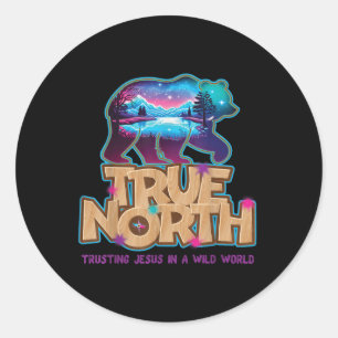 Pegatina Redonda True North Confiar en Jesús Vbs 2025 Mundo Salvaje