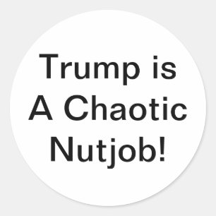 Pegatina Redonda Trump es un loco caótico Hankamer Artjunkhaus Cómi