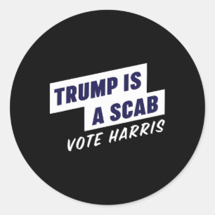 Pegatina Redonda Trump Es Una Estafa - Vote Harris 2024