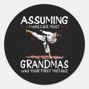 Pegatina Redonda Uming Yo Era Como La Mayoría De Las Abuelas Primer