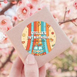 Pegatina Redonda Un arcoiris retro groovy primer cumpleaños