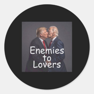 Pegatina Redonda Un Beso De Trump Y Biden Gracioso