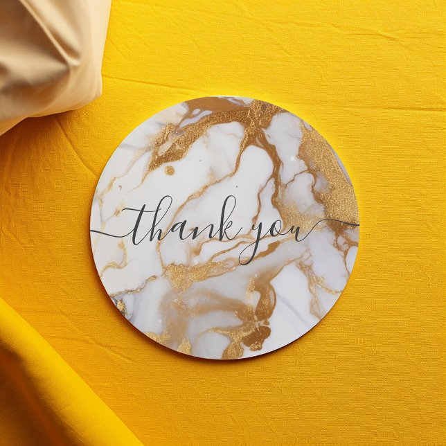 Pegatina Redonda Un cliente de mármol blanco y dorado gracias (White and gold marble thank you script sticker.)