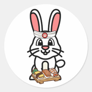 Pegatina Redonda Un conejo blanco divertido es un chef de sushi