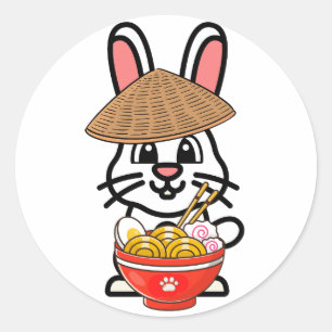 Pegatina Redonda Un conejo gracioso es comer fideos