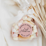 Pegatina Redonda Un dulce agradecimiento a tu polvoriento amor de b<br><div class="desc">La boda favorece a los pegatinas en un rosa polvoriento con un diseño de tipografía negra y corazones blancos. Un matrimonio lindo favorece a los pegatinas por dulces y dulces con un diseño tipográfico hermoso. Una boda rosa y polvorienta favorece a los pegatinas con texto negro y corazones blancos pequeños....</div>
