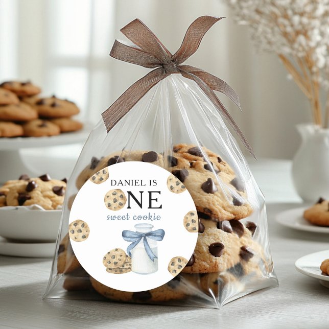 Pegatina Redonda Un Dulce Cookie y Leche Cumpleaños Primero   (Subido por el creador)