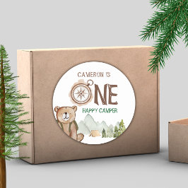 Pegatina Redonda Un feliz Oso de Camper Woodland primer cumpleaños