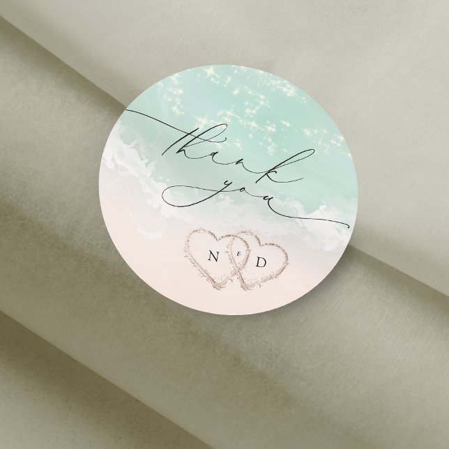 Pegatina Redonda Un guión moderno Sand Hearts Beach Wedding Gracias (Modern Script Sand Hearts Beach Wedding Thank You Classic Round Sticker)