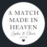 Pegatina Redonda UN PARTIDO HECHO EN Boda HEAVEN<br><div class="desc">Un clásico Pegatina Boda de Black Gracias con "A Match Made in Heaven" (Un partido hecho en el cielo) con un elegante y clásico tipo de letra. Puede personalizarlo fácilmente con sus nombres y fecha de boda.</div>