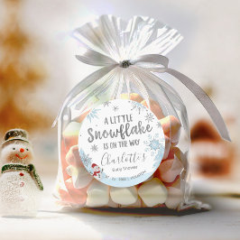 Pegatina Redonda Un pequeño Baby Shower azul con copo de nieve