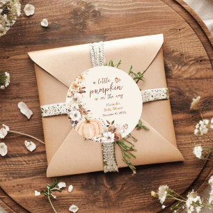 Pegatina Redonda Un pequeño Baby Shower floral de calabaza