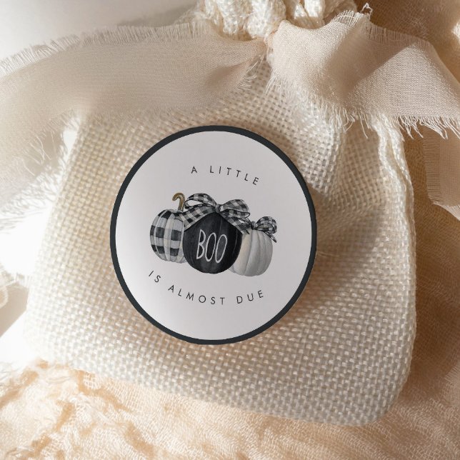 Pegatina Redonda ¡Un Pequeño Boo está a punto de llegar! Baby Showe (Subido por el creador)