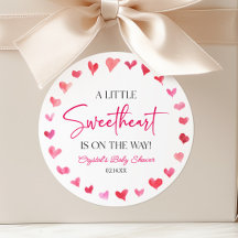 Un pequeño corazón rojo rosado en Baby Shower