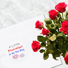 Pegatina Redonda Un Pequeño Rastreador Está En Camino