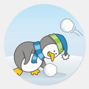Pegatina Redonda Un pingüino con una bola de nieve