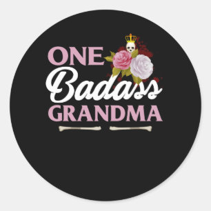 Pegatina Redonda Un regalo de la abuela graciosa de Badass