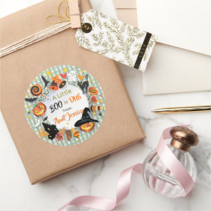 Pegatina Redonda Un regalo para baby shower de cuadros oliva con un