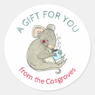 Pegatina Redonda Un regalo para el ratón con chocolate caliente