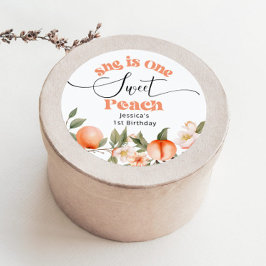 Pegatina Redonda Una acuarela de melocotón dulce de primer cumpleañ