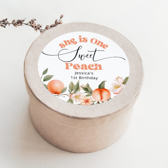 Pegatina Redonda Una acuarela de melocotón dulce de primer cumpleañ (Subido por el creador)