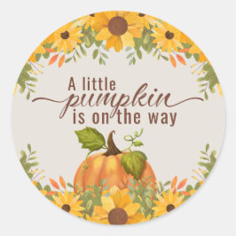 Pegatina Redonda Una Calabaza Está En Camino De Baby Shower