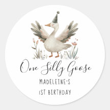 Una cutícula de primer cumpleaños mugre y goosa