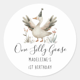 Pegatina Redonda Una cutícula de primer cumpleaños mugre y goosa