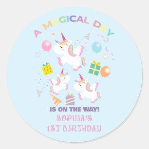Pegatina Redonda Una invitación de cumpleaños de unicornio mágico
