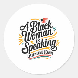 Pegatina Redonda Una Mujer Negra Está Hablando Escuchar Y Aprender