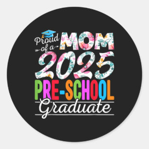 Pegatina Redonda Una Orgullosa Madre De Un Graduado De Educación Pr