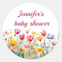 una pequeña bebé de flores silvestres con ducha de