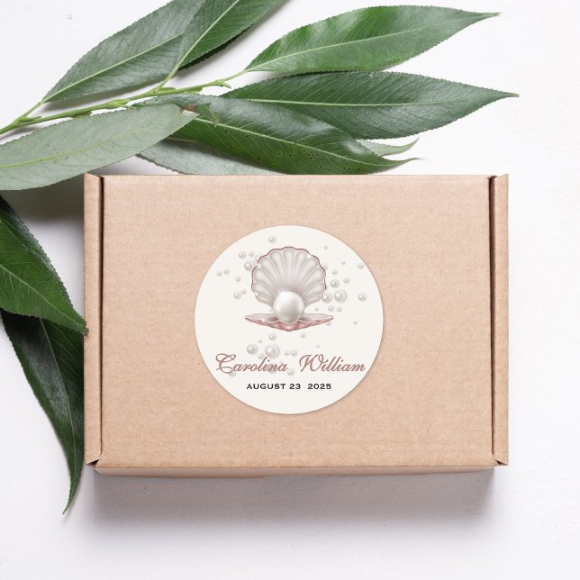 Pegatina Redonda una pequeña perla bajo el mar, una pequeña ducha d (Subido por el creador)