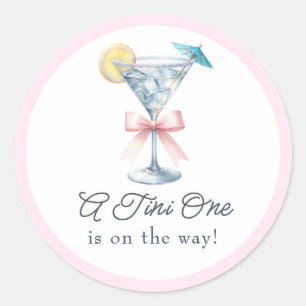Pegatina Redonda Una Tini Uno Está en Camino Martini Baby Shower