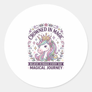 Pegatina Redonda Unicornio Coronado en Magia Tipografía Negrita Grá