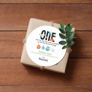 Pegatina Redonda Uno con los elementos primer cumpleaños