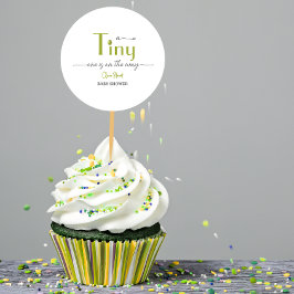 Pegatina Redonda Uno pequeño está en camino a Baby Shower