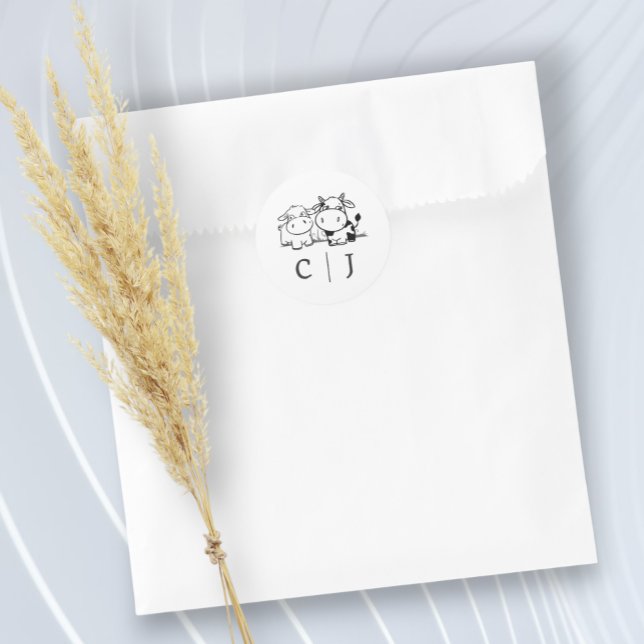 Pegatina Redonda Vamos A Decir Que Moo Cow Tema Boda (We Will Say I Moo Cow Themed Wedding Classic Round Stickers from Ricaso. For favors/envelope seals)