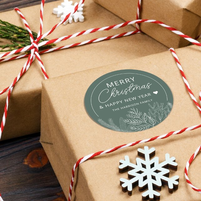 Pegatina Redonda Verdor de invierno Feliz Navidad personalizado (Winter Greenery Merry Christmas Personalized Classic Round Sticker)