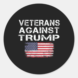 Pegatina Redonda Veteranos contra Trump Tee _ Votos militares en co