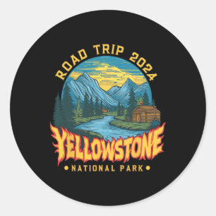Pegatina Redonda Viaje en coche por el Parque Nacional Yellowstone