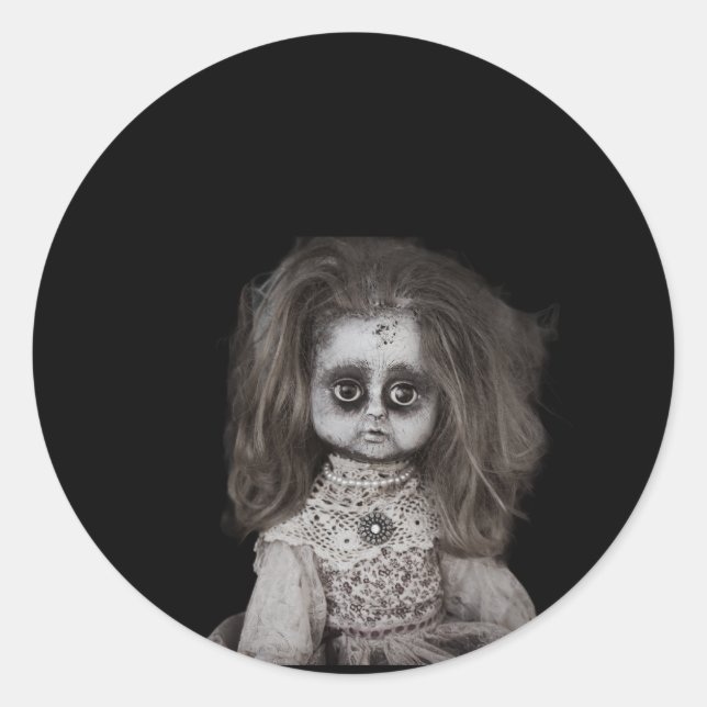 Pegatina Redonda Viejo Creepy Scary Haunted Doll (Anverso)