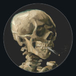Pegatina Redonda Vincent van Gogh - Calavera con cigarrillo en llam<br><div class="desc">Cabeza de un Skeleton con un cigarrillo en llamas / Calavera con cigarrillo en llamas / Crane de squelette fumant une cigarrillo - Vincent van Gogh,  1885</div>