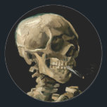 Pegatina Redonda Vincent van Gogh - Calavera con cigarrillo en llam<br><div class="desc">Cabeza de un Skeleton con un cigarrillo en llamas / Calavera con cigarrillo en llamas / Crane de squelette fumant une cigarrillo - Vincent van Gogh,  1885</div>